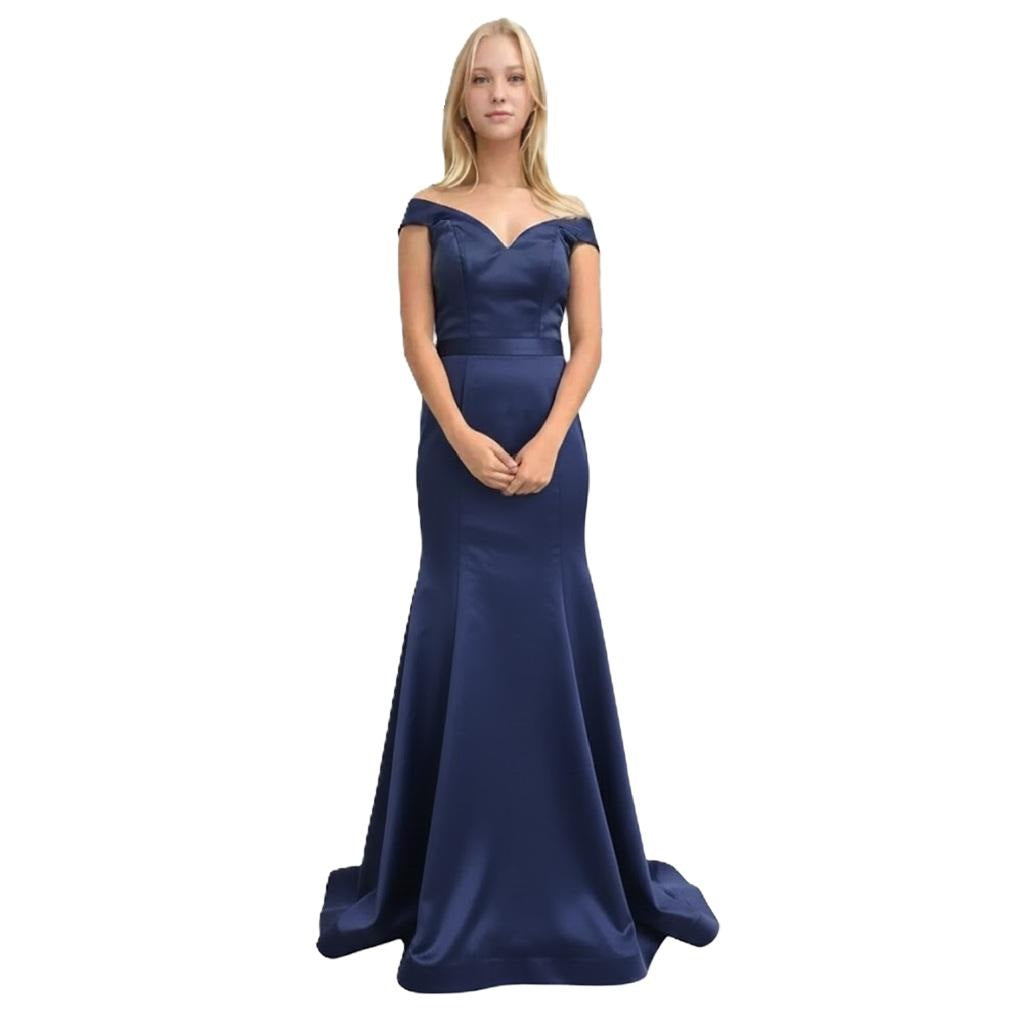 Elegant Strapless Mermaid Gown with Dramatic Train