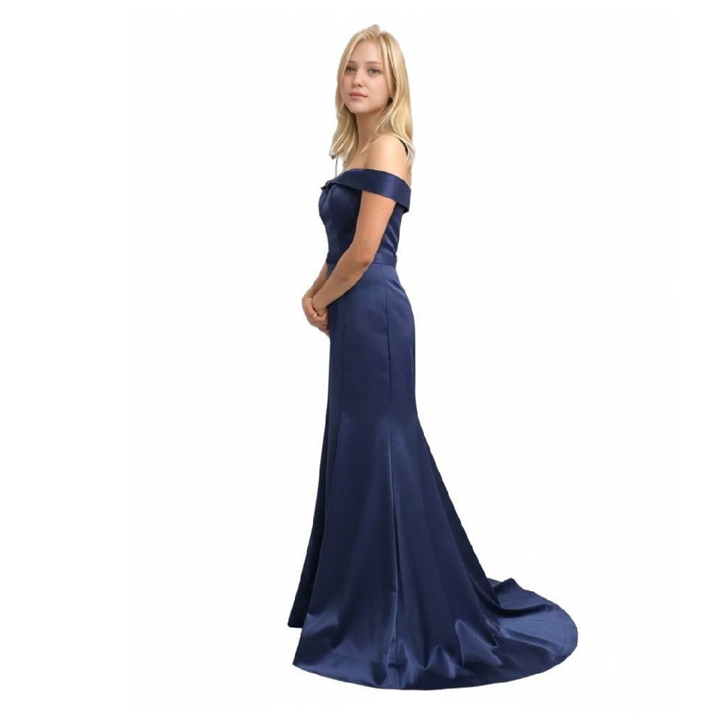 Elegant Strapless Mermaid Gown with Dramatic Train