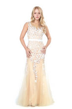 Load image into Gallery viewer, Applique Lace-Embellished A-Line Long Prom Dress with Train
